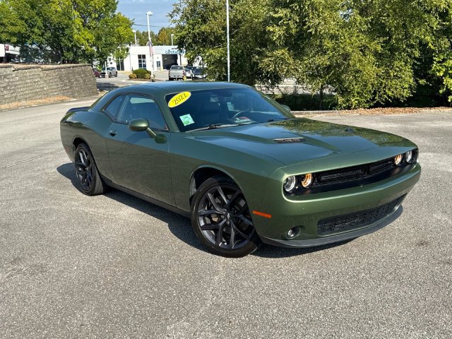 Used 2022 Dodge Challenger SXT w/ Plus Package RWD image 2