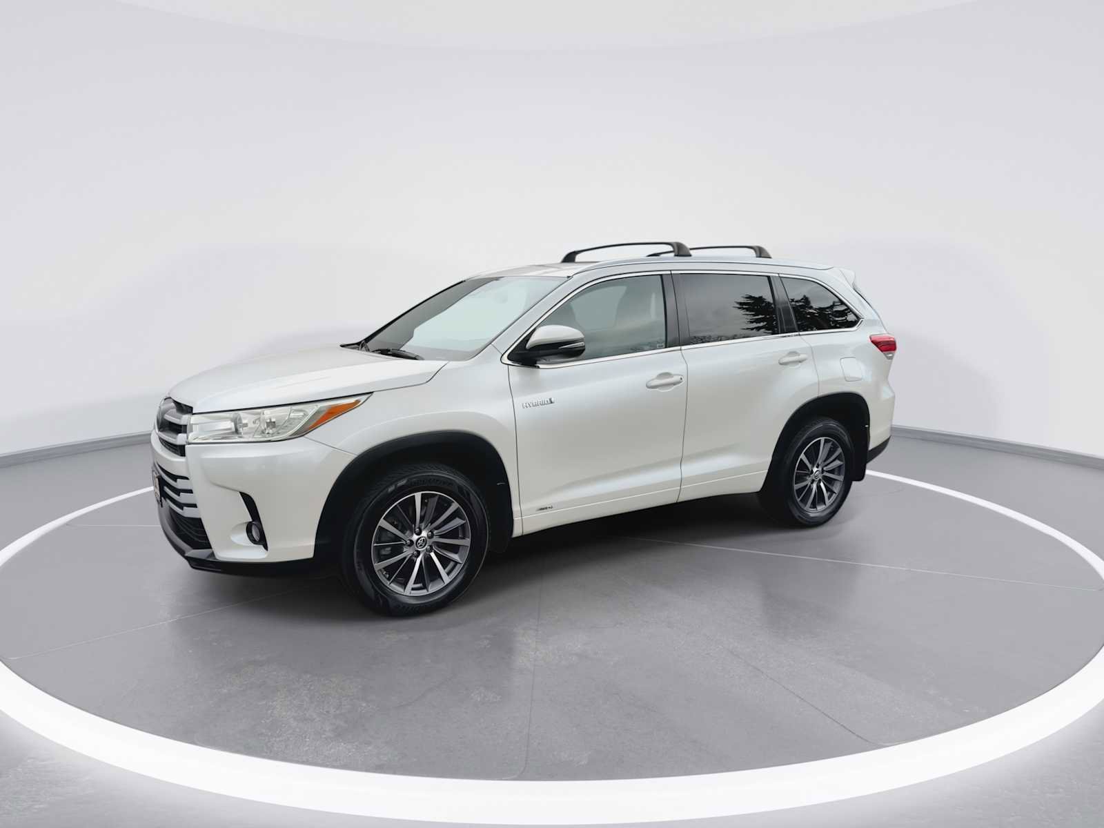 Certified 2017 Toyota Highlander XLE AWD/4WD image 4