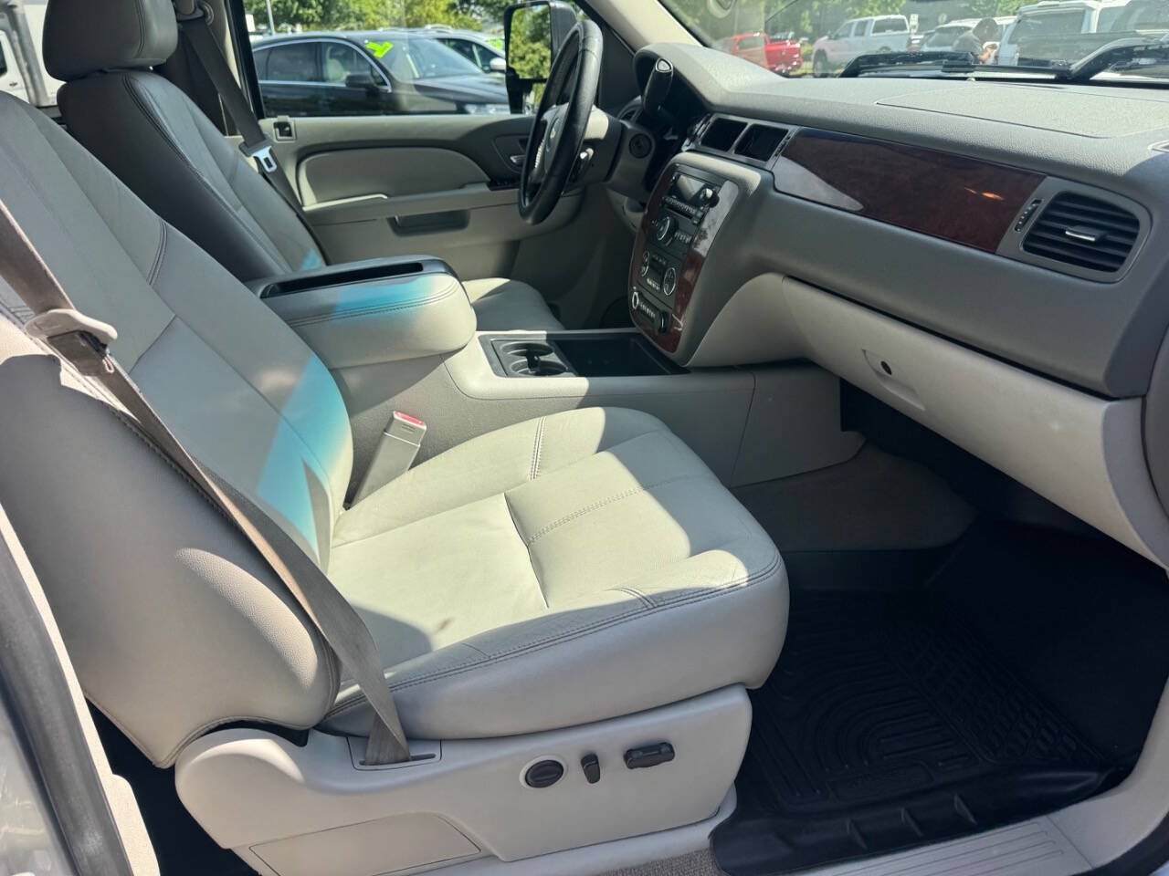 Used 2014 Chevrolet Silverado 3500 LTZ AWD/4WD image 13