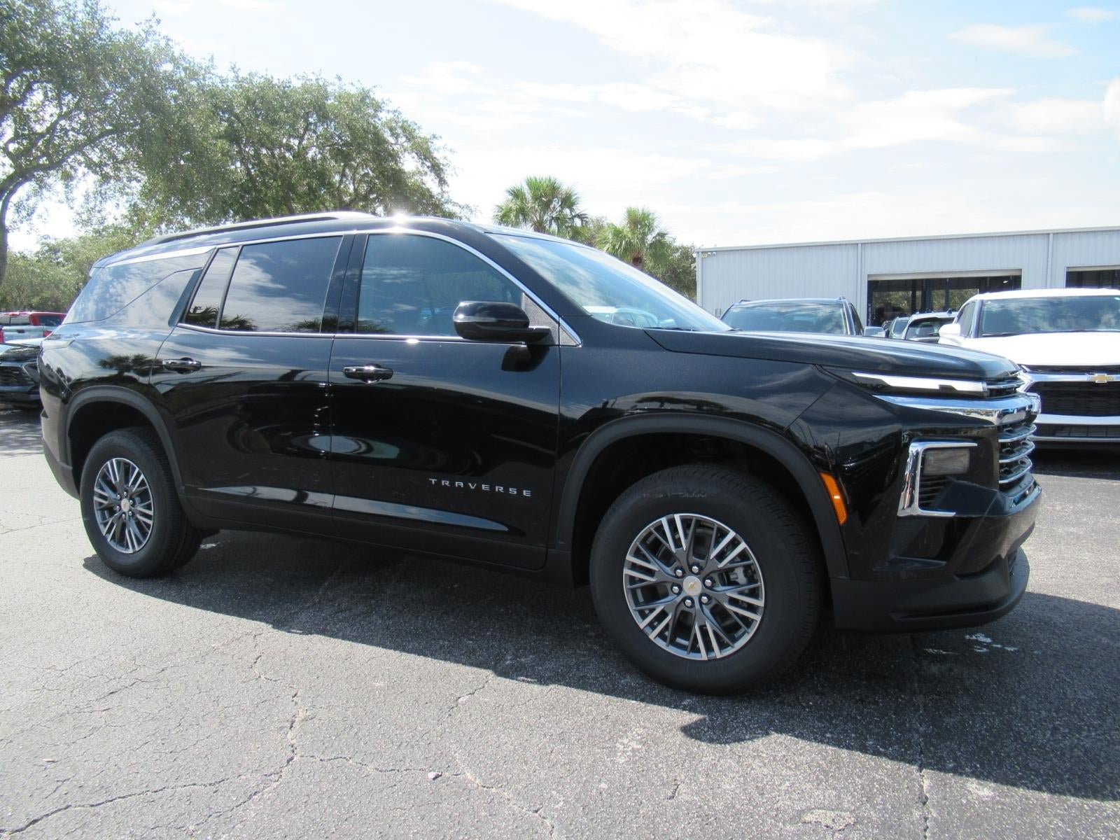 New 2027 Chevrolet Traverse LT FWD image 4