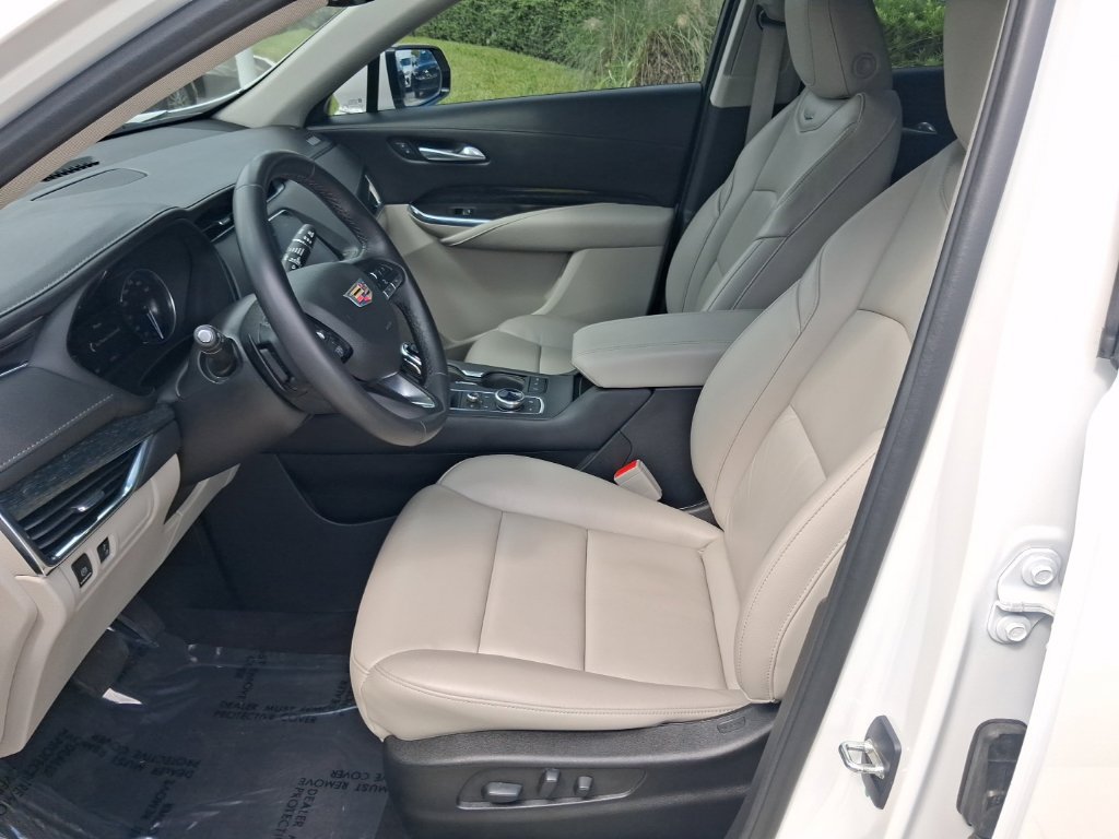 Used 2023 Cadillac XT4 Premium Luxury FWD image 13