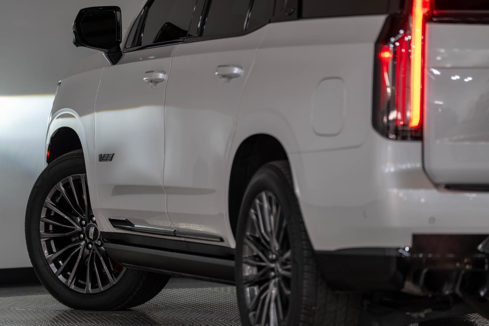 Used 2023 Cadillac Escalade V image 31