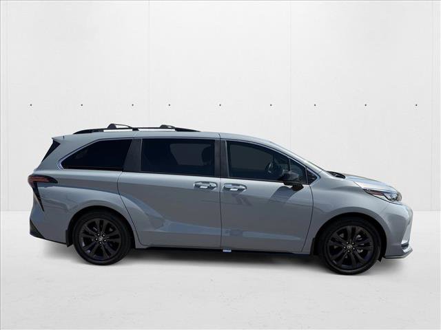 Used 2024 Toyota Sienna XSE image 4