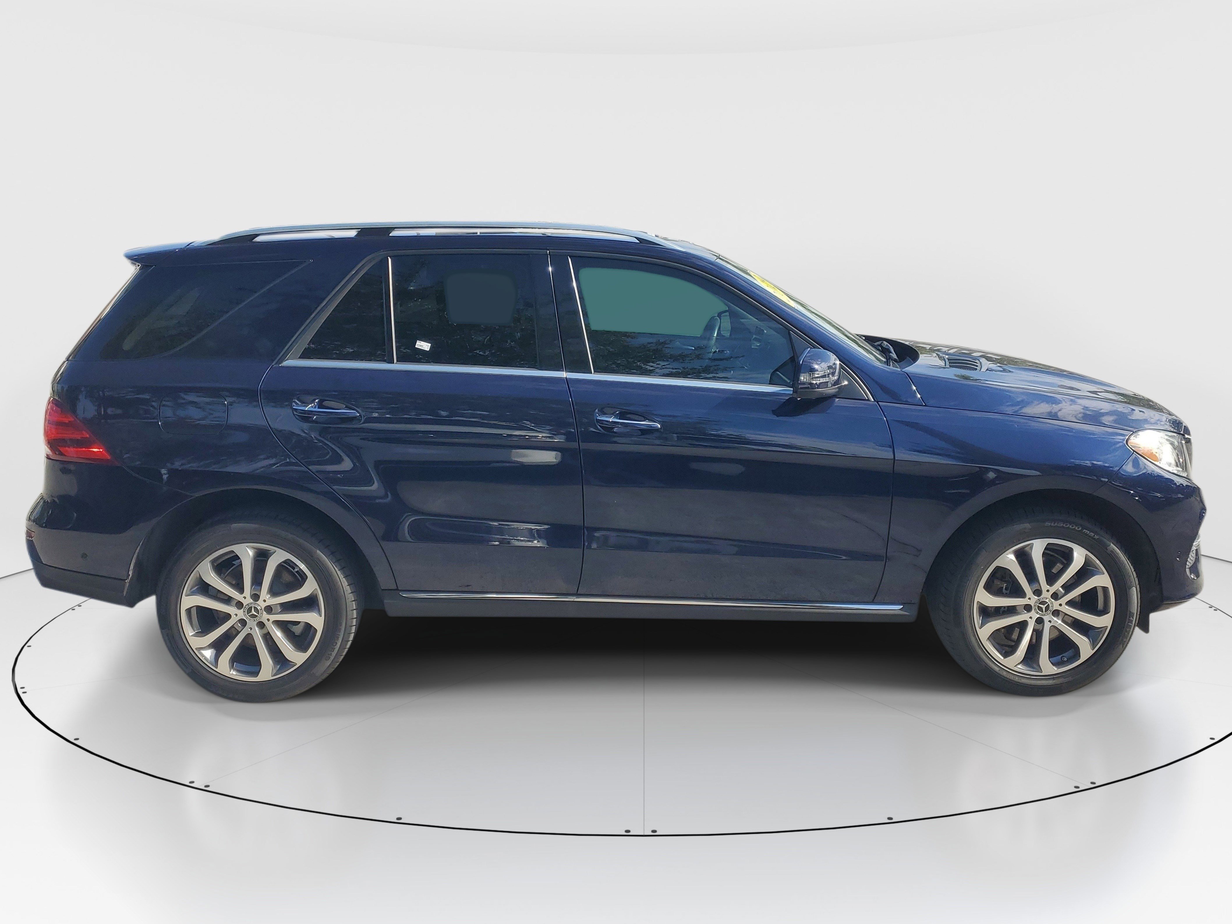 Used 2019 Mercedes-Benz GLE 400 4MATIC image 2