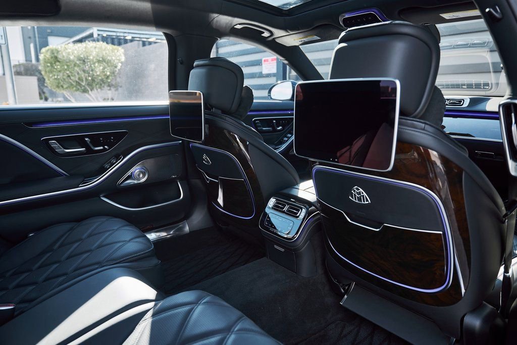 Used 2025 Mercedes-Benz Maybach S 580 4MATIC image 31