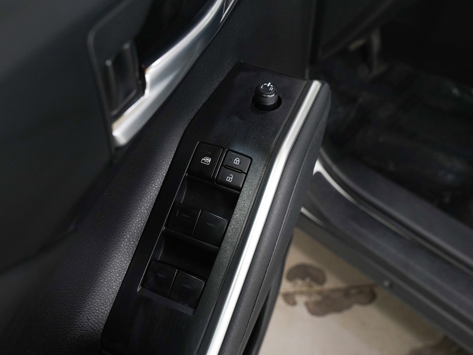 Used 2024 Toyota Highlander XLE AWD/4WD image 21