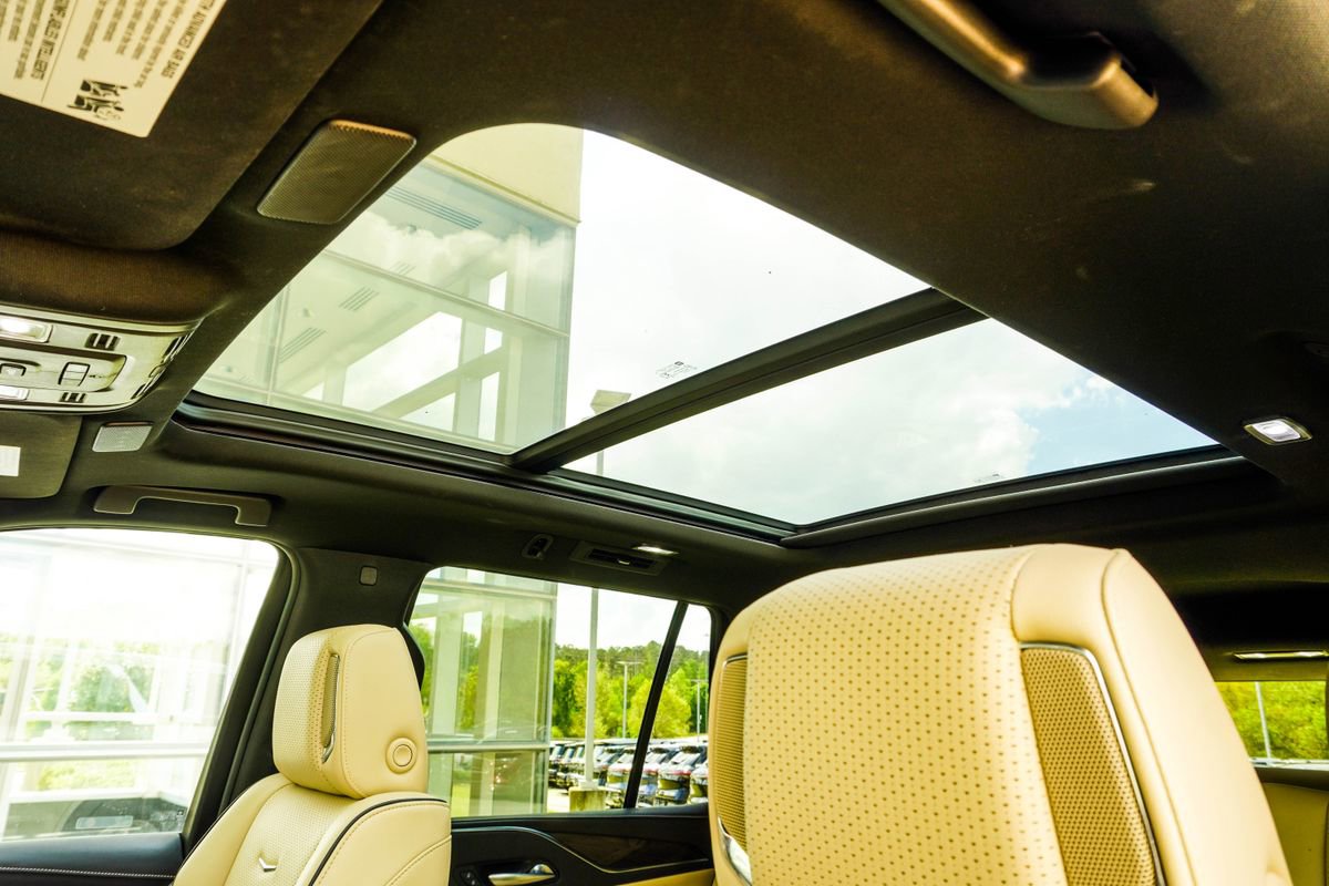 Used 2022 Cadillac Escalade Premium Luxury image 40