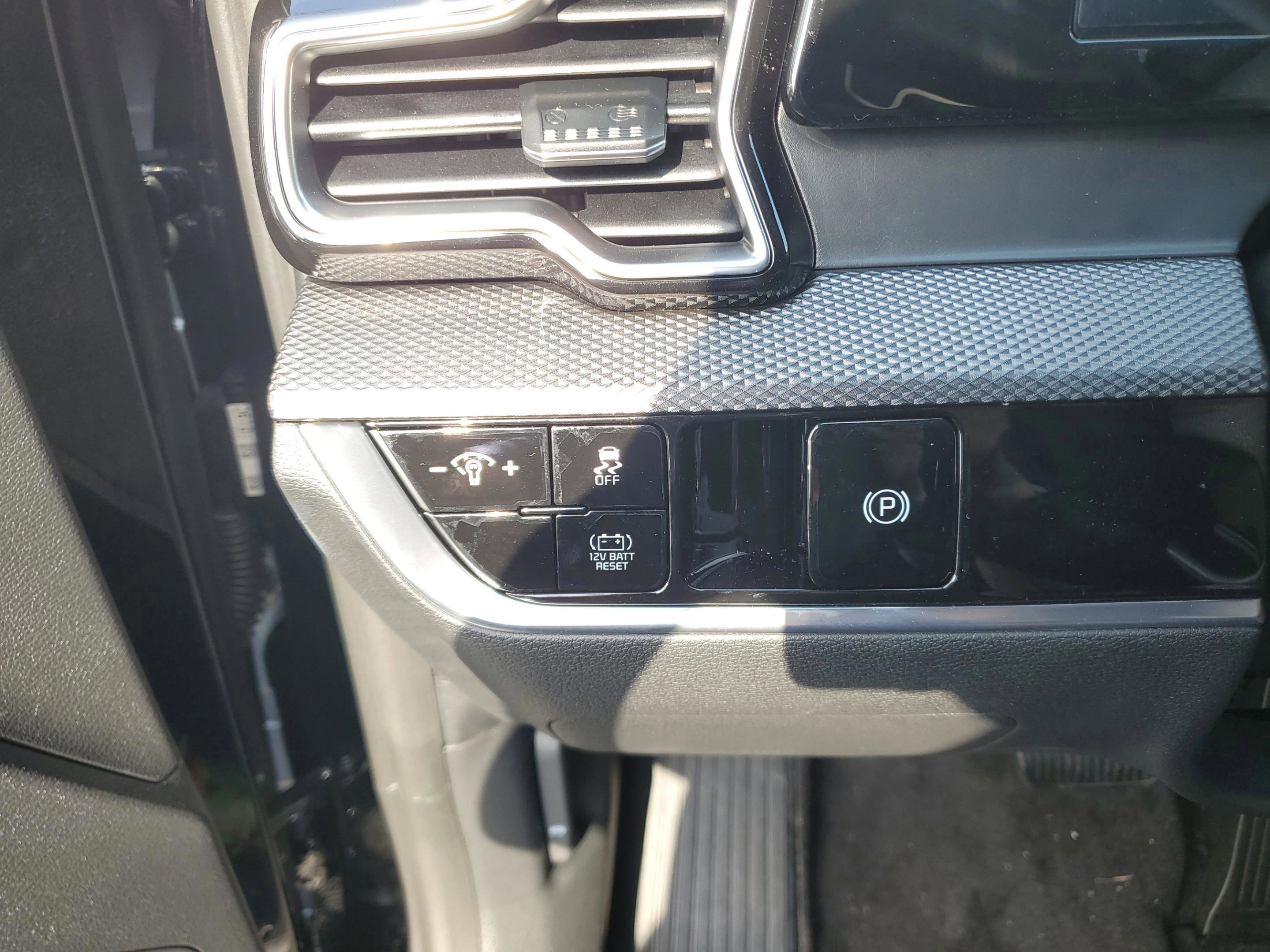 New 2025 Kia Sportage LX image 8