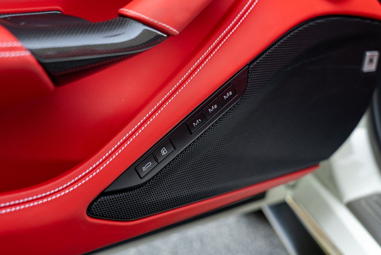 Used 2022 Ferrari F8 Tributo RWD image 33