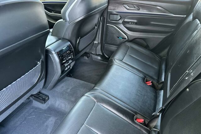 Used 2022 Jeep Grand Cherokee Overland w/ Advanced Protech Group III image 12