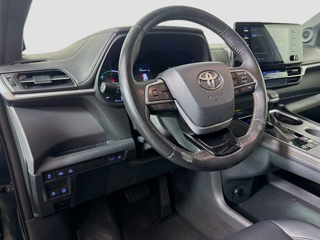 Certified 2022 Toyota Sienna XLE Woodland Edition AWD/4WD image 19