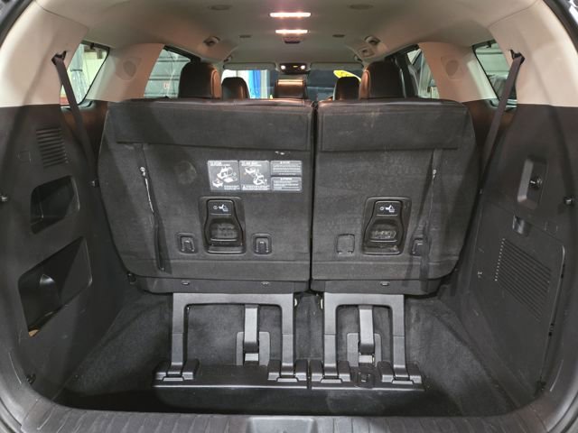 Used 2022 Kia Carnival EX image 35
