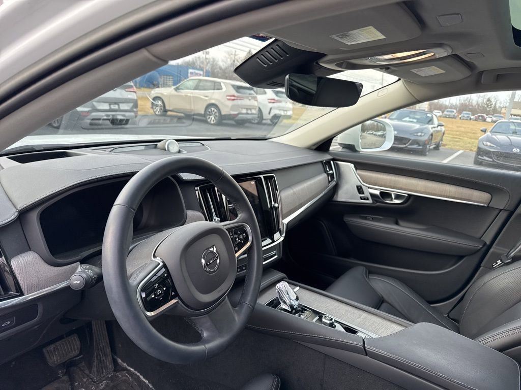 Used 2023 Volvo V90 B6 Cross Country Ultimate w/ Climate Package image 12