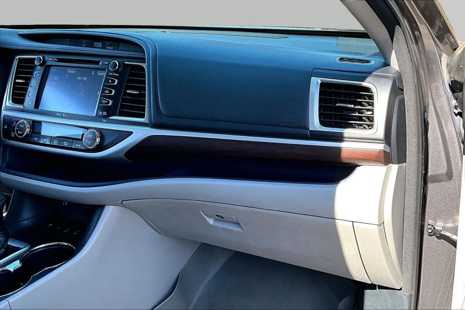 Used 2015 Toyota Highlander Limited AWD/4WD image 18