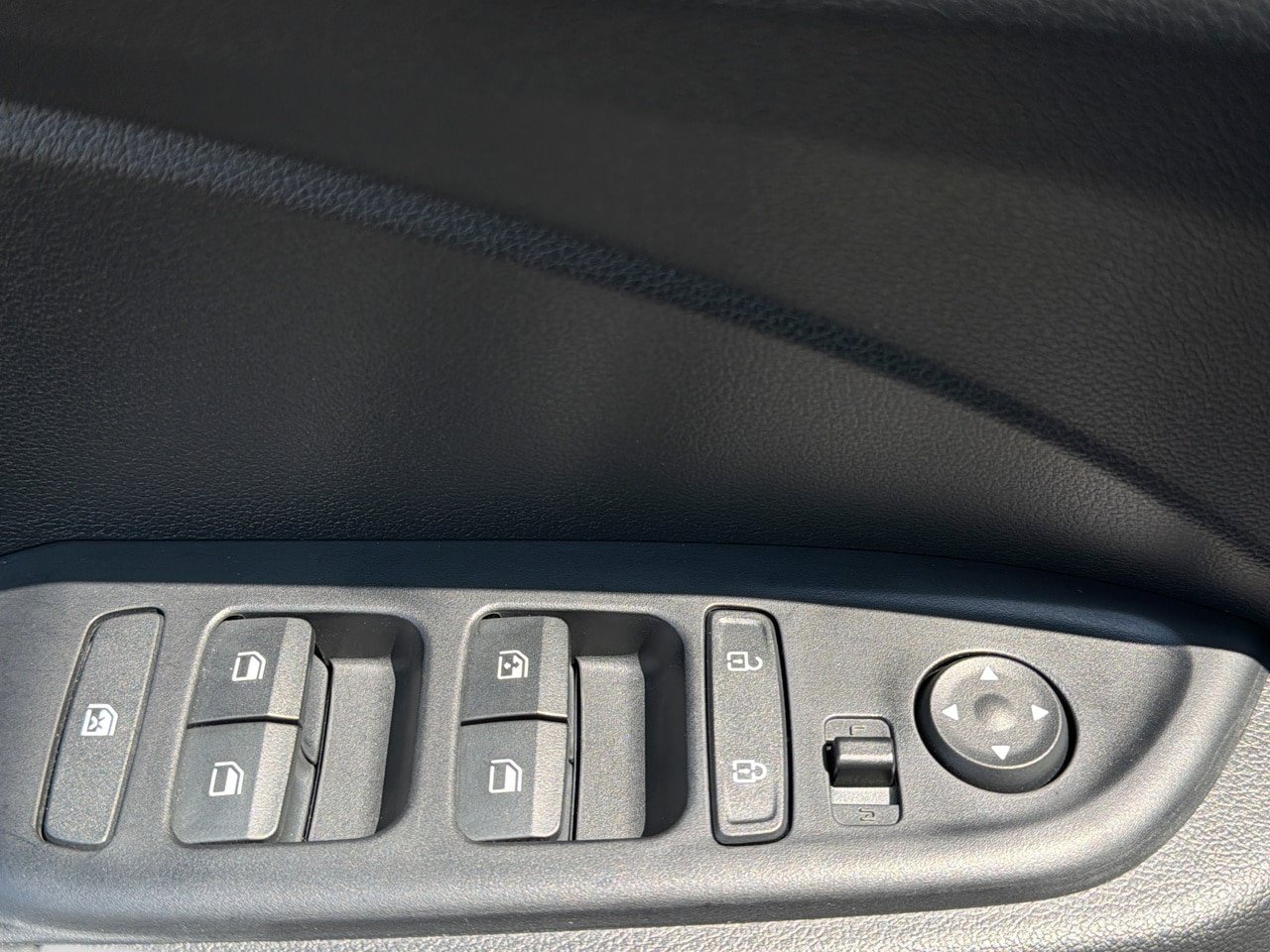 Certified 2024 Hyundai Venue Limited FWD image 16