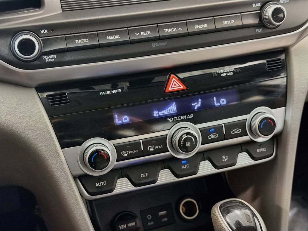 Used 2020 Hyundai Elantra SE FWD image 17