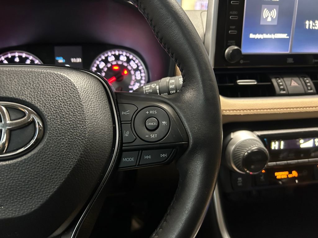 Used 2020 Toyota RAV4 XLE Premium image 19