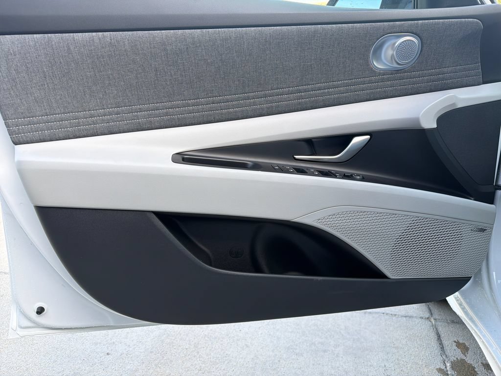 New 2026 Hyundai Elantra Limited FWD image 13