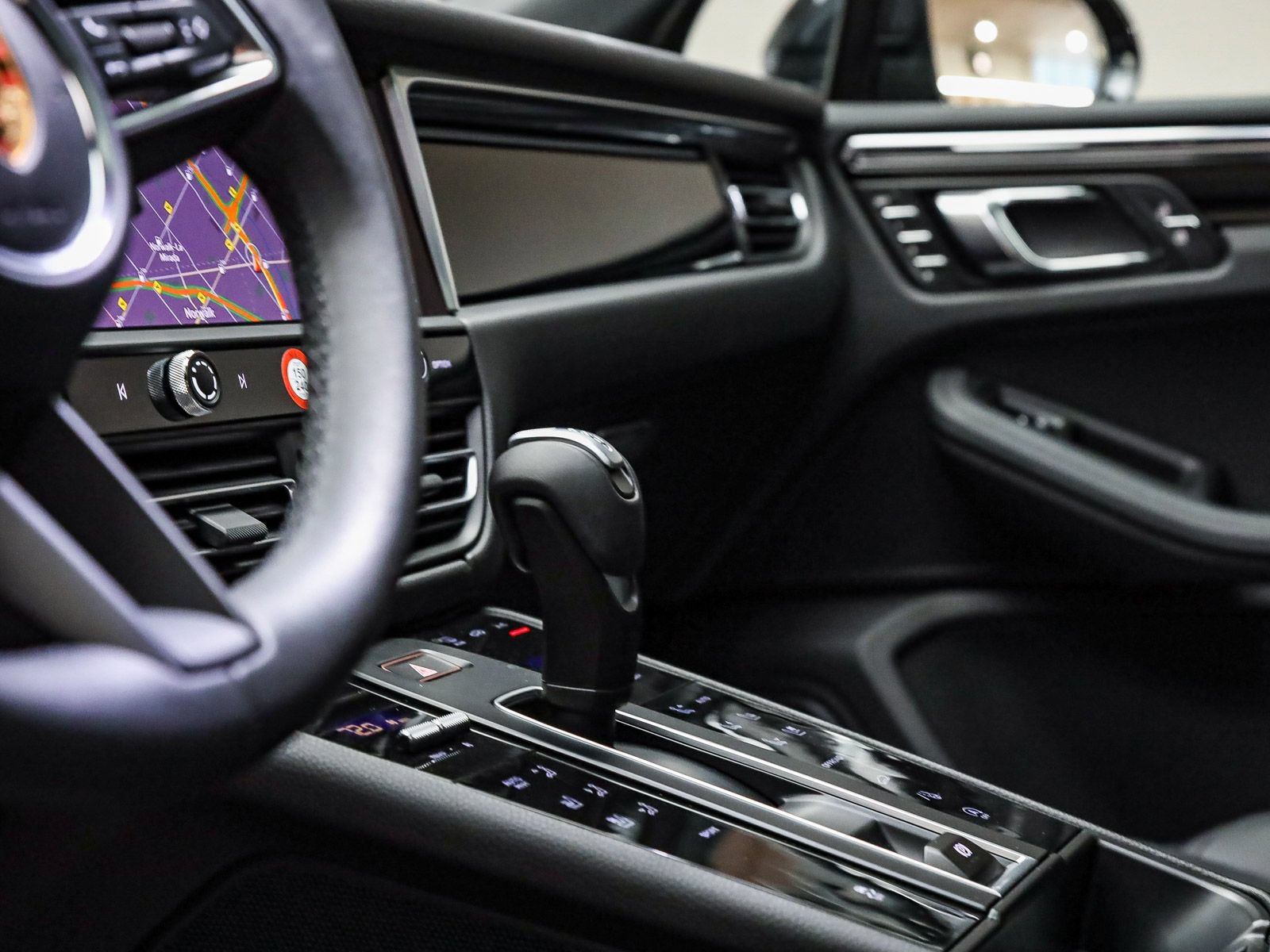 Certified 2026 Porsche Macan AWD/4WD image 28