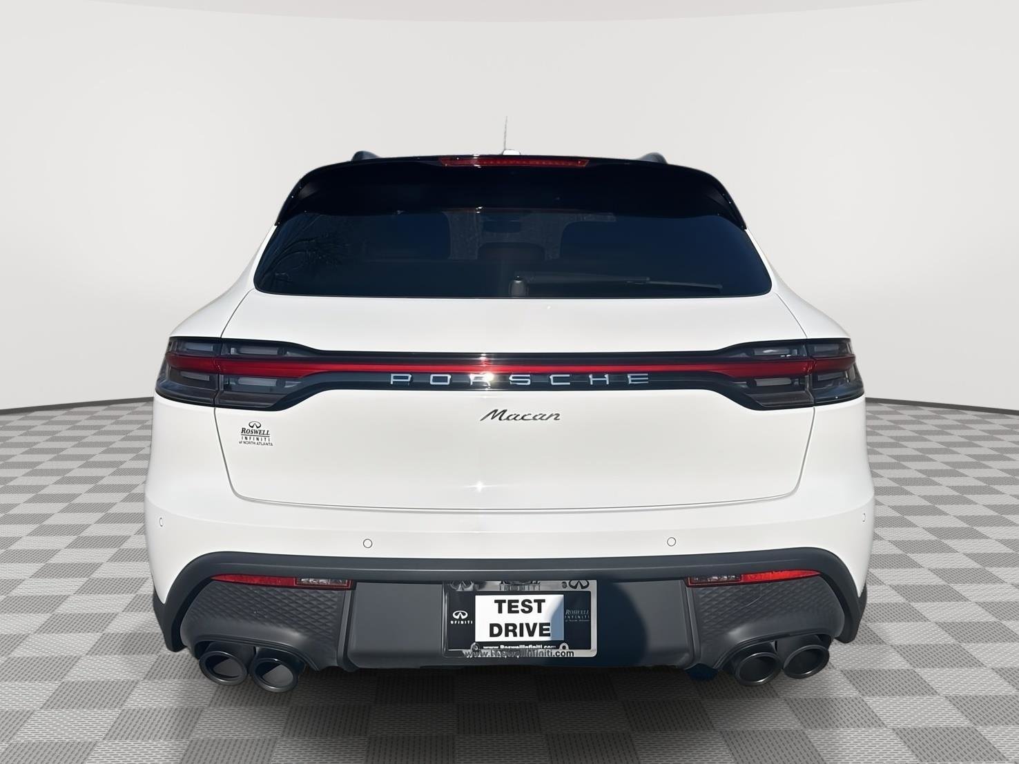 Used 2024 Porsche Macan w/ Premium Plus Package image 6