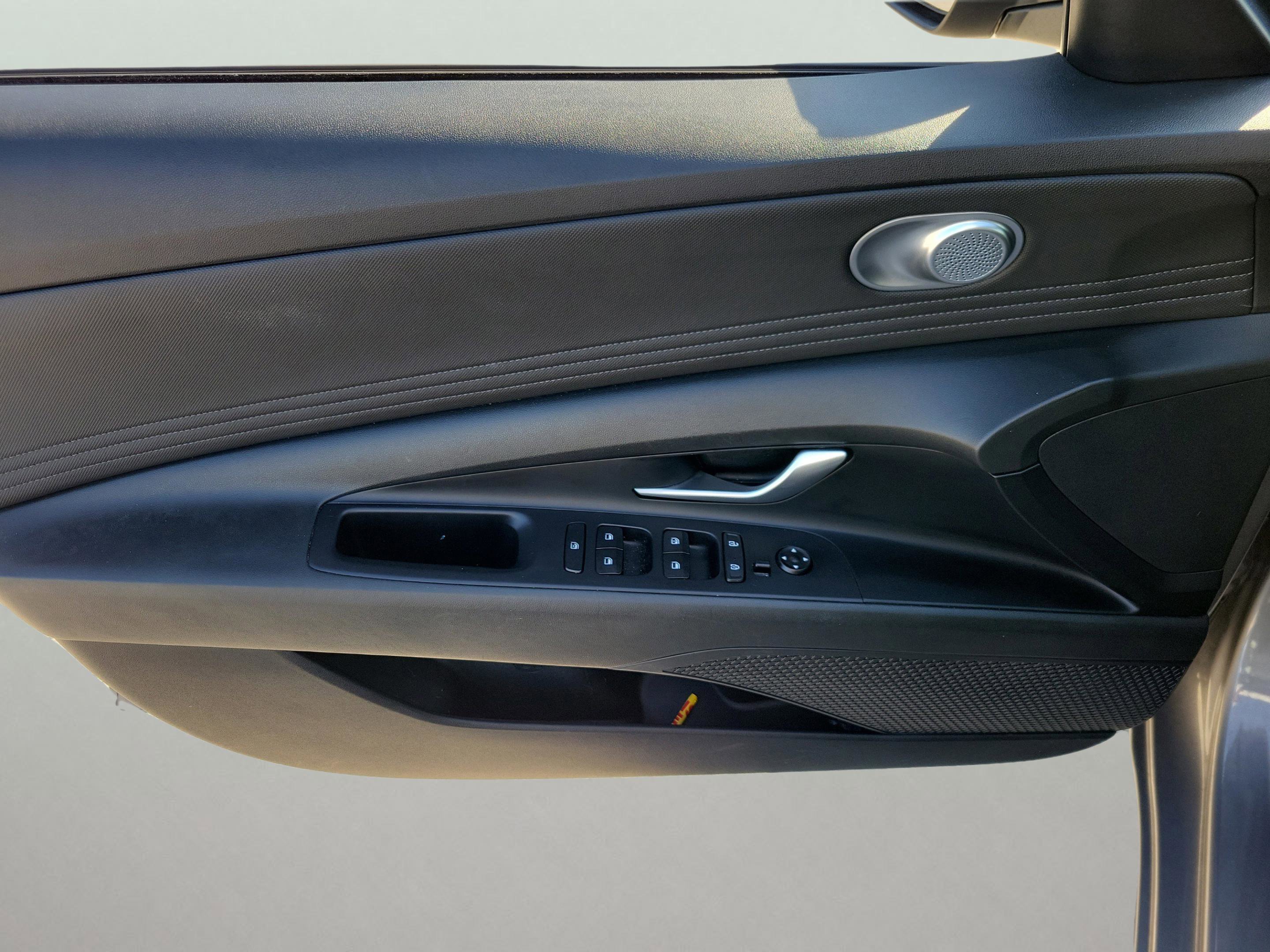 Certified 2021 Hyundai Elantra SEL w/ Convenience Package image 12