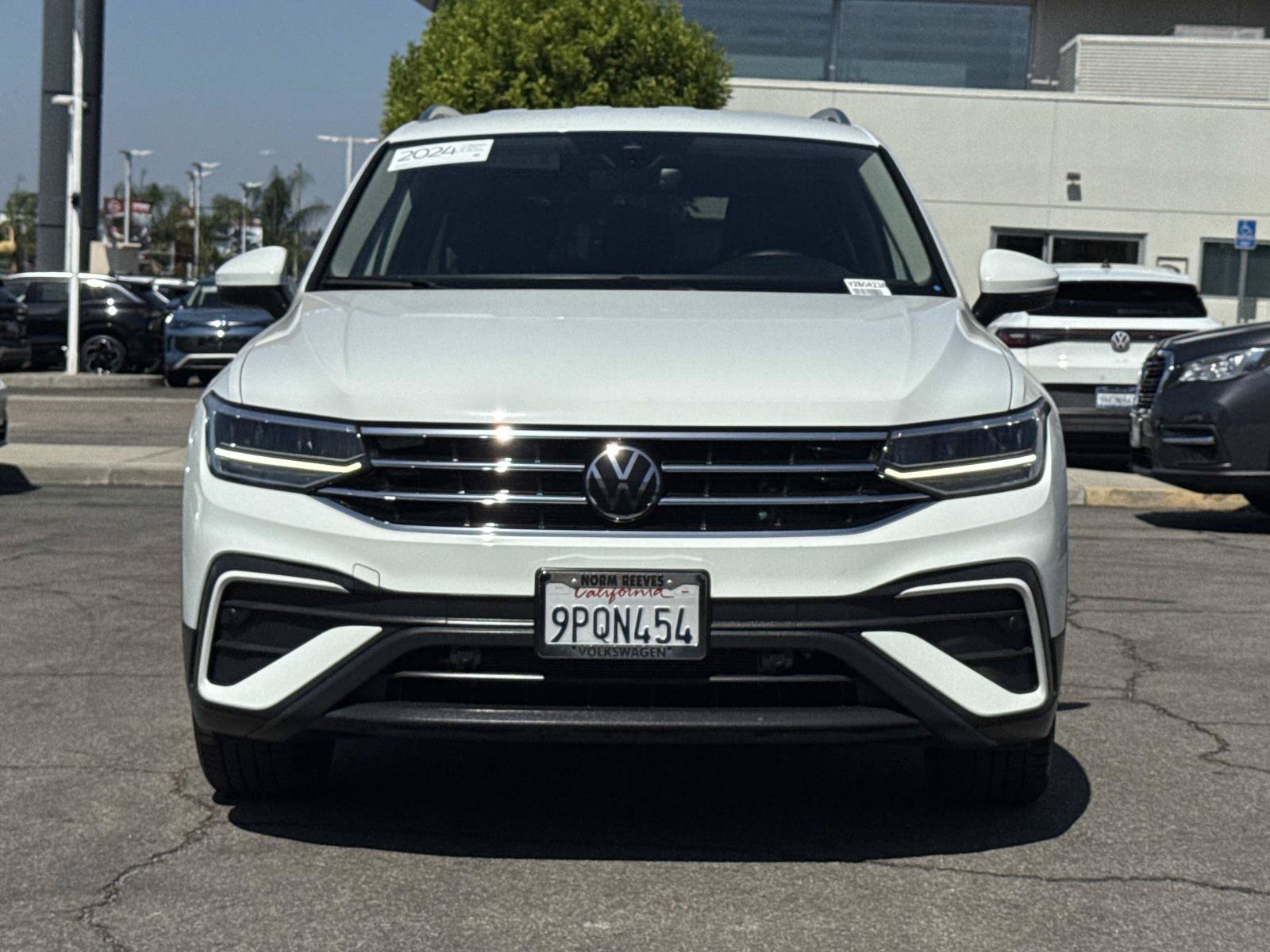 Certified 2024 Volkswagen Tiguan SE FWD image 8