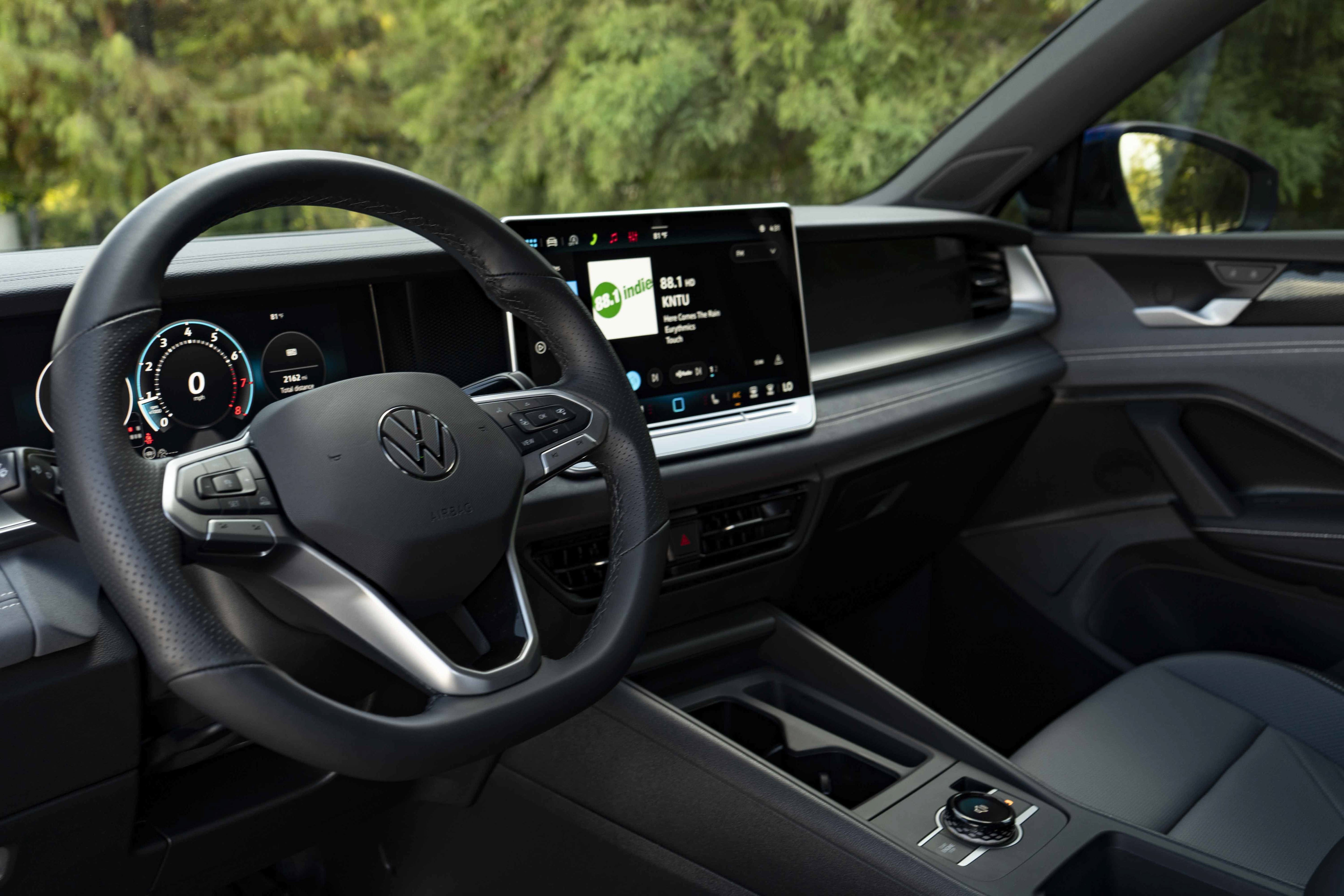 Certified 2026 Volkswagen Tiguan SE R-Line FWD image 15