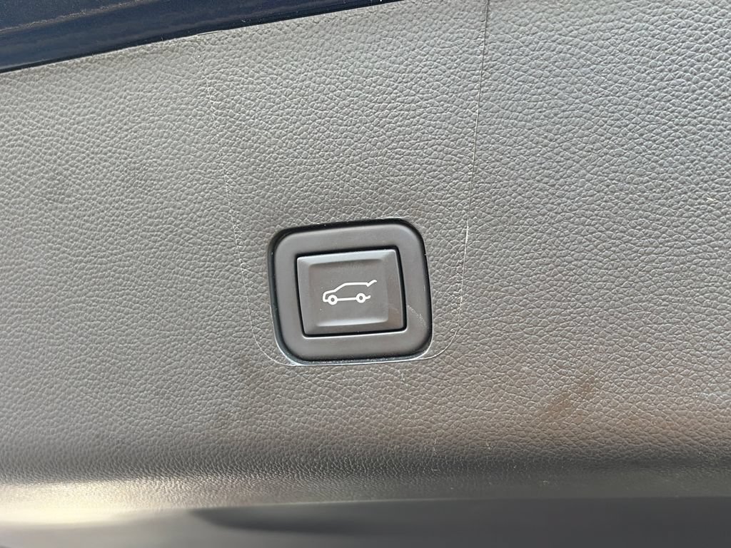 Used 2023 Chevrolet Traverse LT AWD/4WD image 8