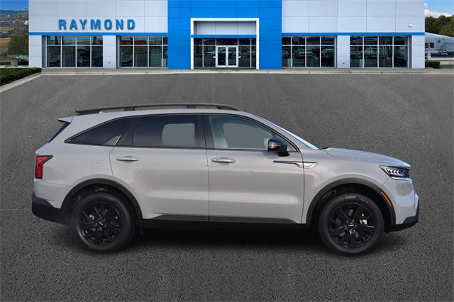 Certified 2023 Kia Sorento S w/ Panoramic Sunroof Package image 2