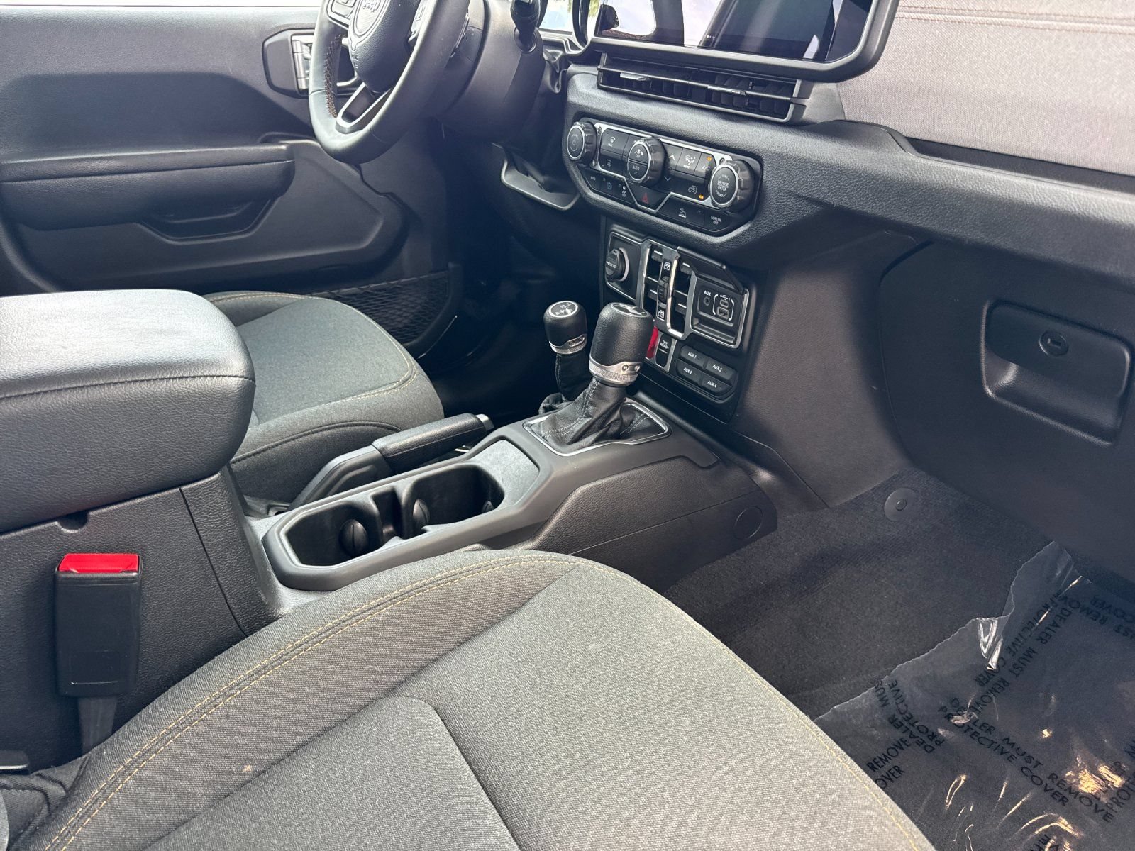 Used 2024 Jeep Wrangler Unlimited AWD/4WD image 18