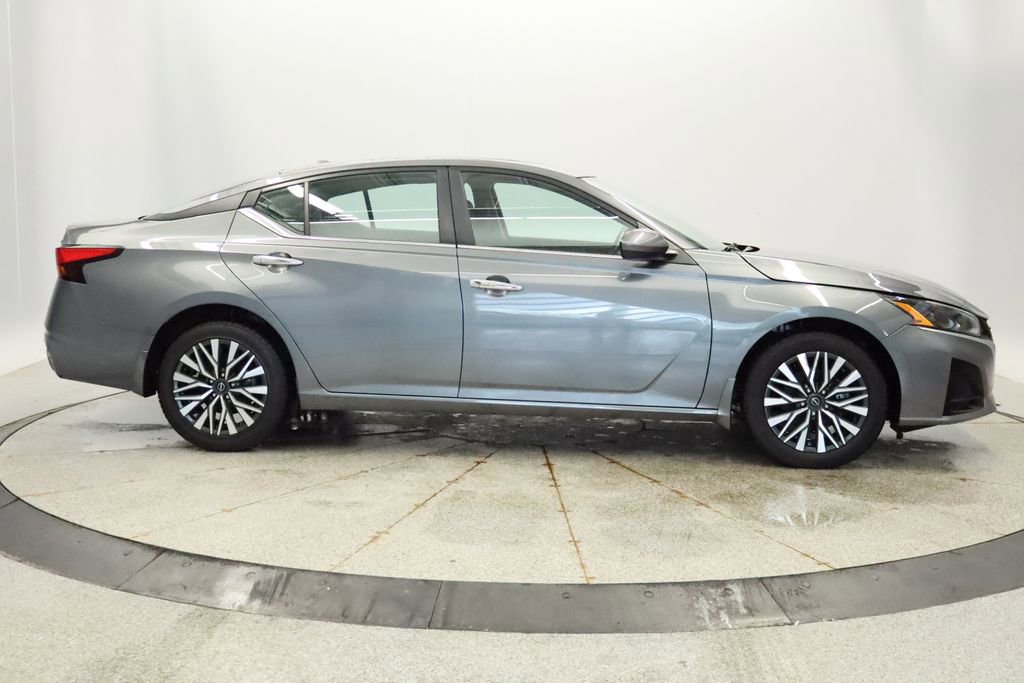 Used 2023 Nissan Altima 2.5 SV w/ SV Premium Package AWD/4WD image 8