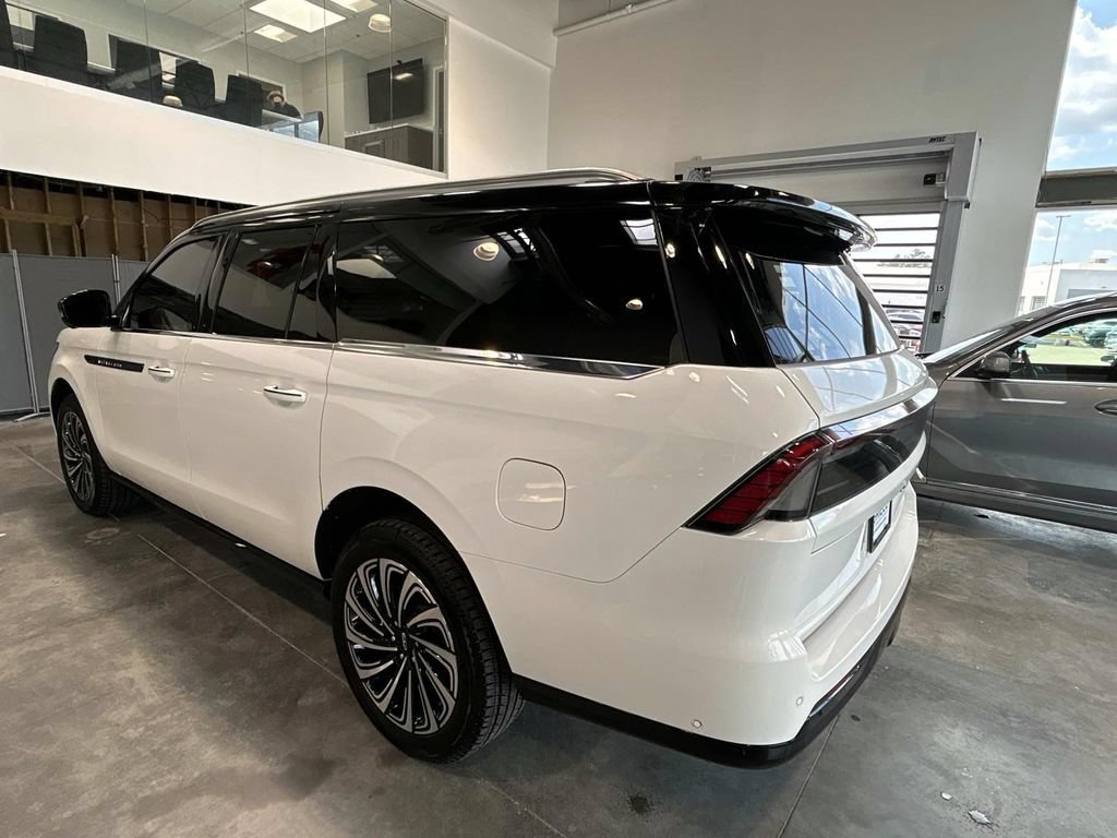 Used 2025 Lincoln Navigator L Black Label AWD/4WD image 5