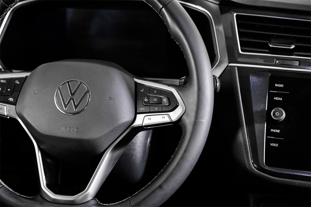 Used 2022 Volkswagen Tiguan SE image 17
