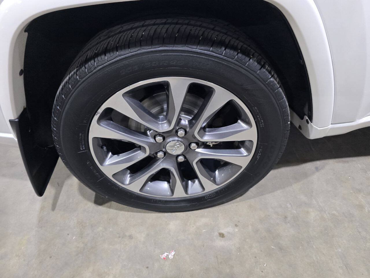 Used 2018 Jeep Grand Cherokee Overland AWD/4WD image 20