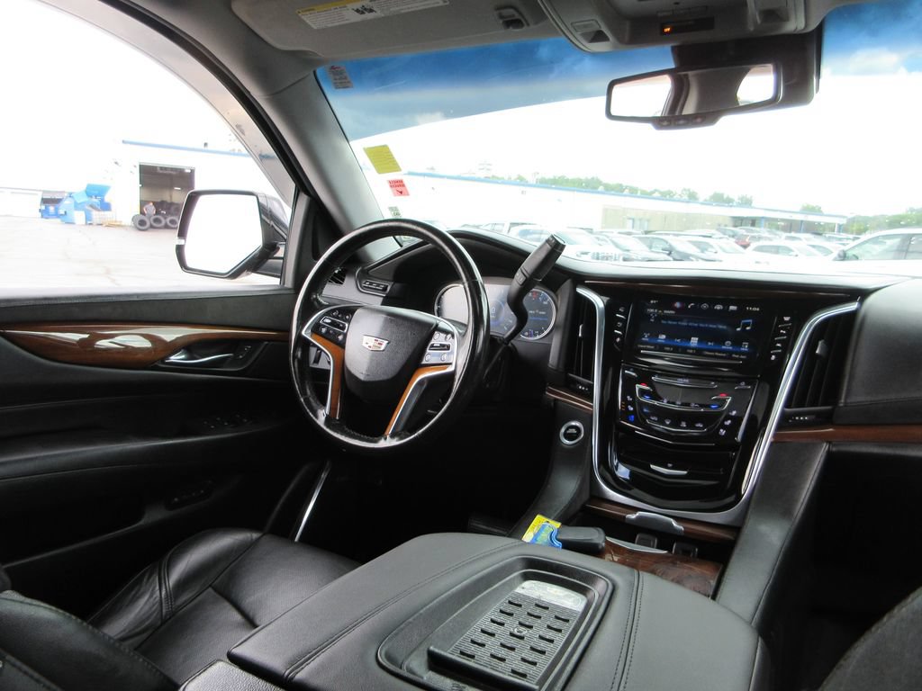 Used 2016 Cadillac Escalade ESV Luxury AWD/4WD image 27