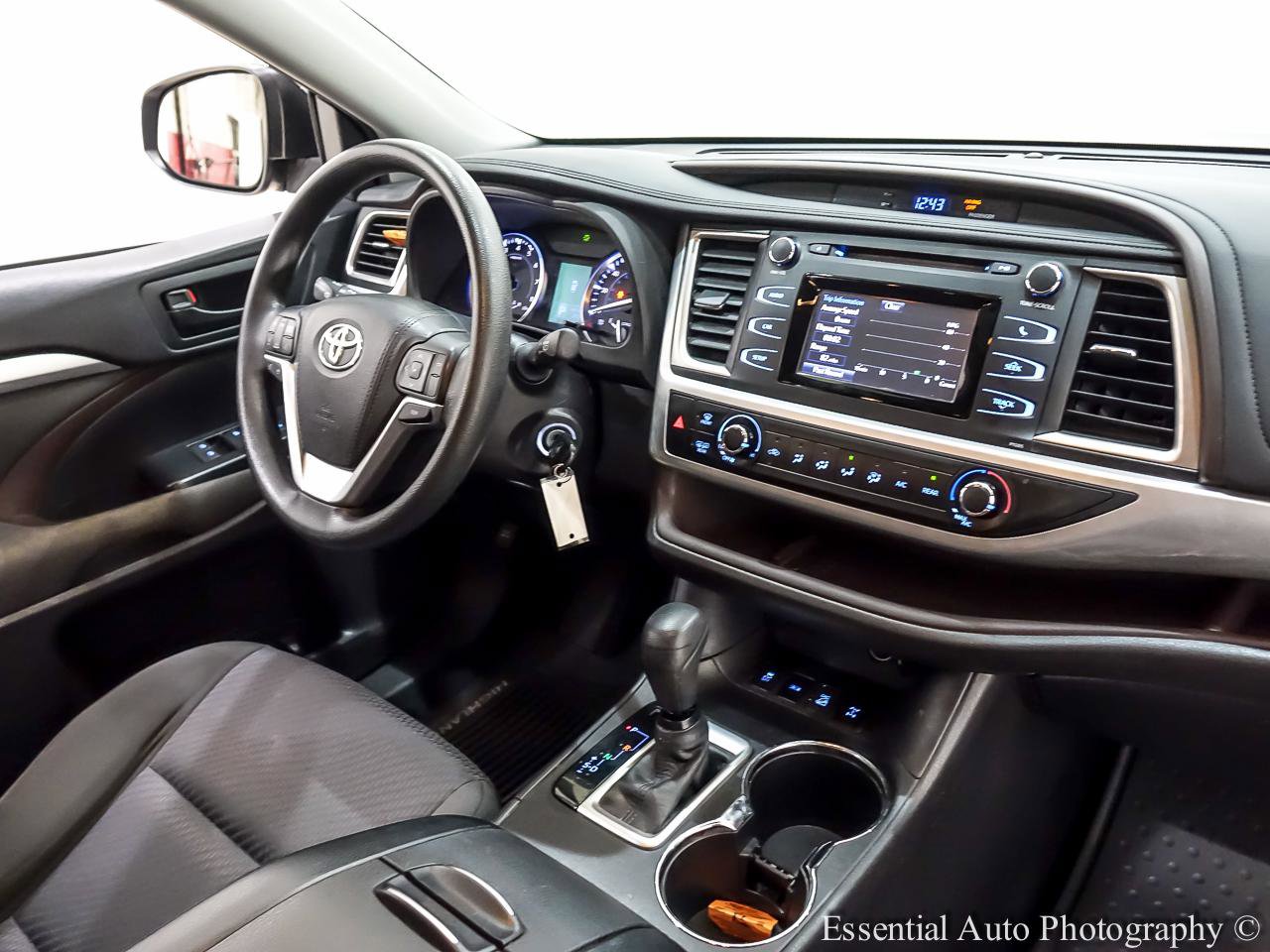 Used 2016 Toyota Highlander LE AWD/4WD image 31