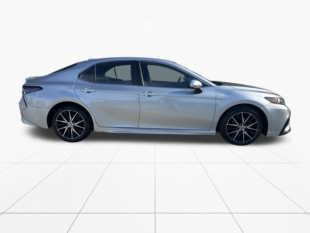 Used 2021 Toyota Camry SE image 11