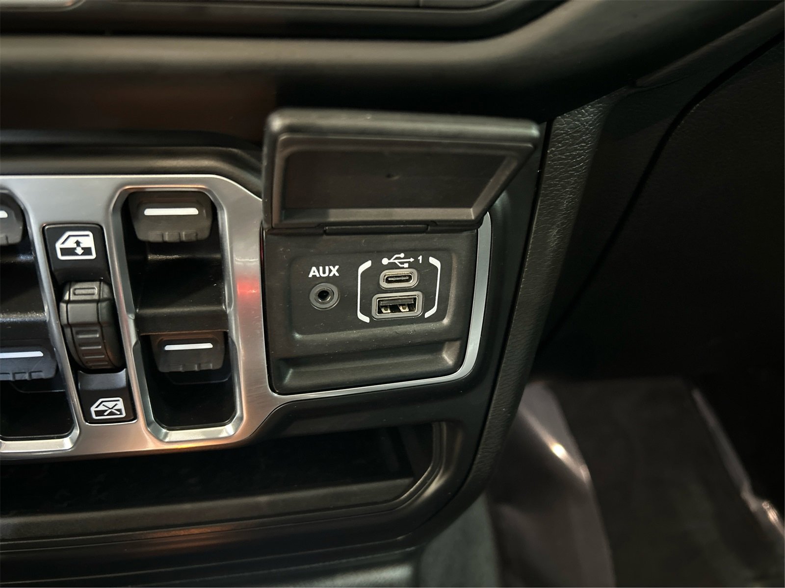 Used 2022 Jeep Gladiator Overland w/ Popular Equipment Package image 32