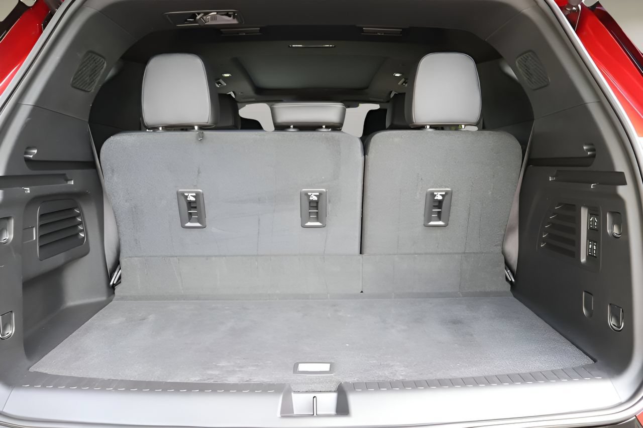 Used 2025 Chevrolet Traverse High Country w/ LPO, Floor Liner Package FWD image 16