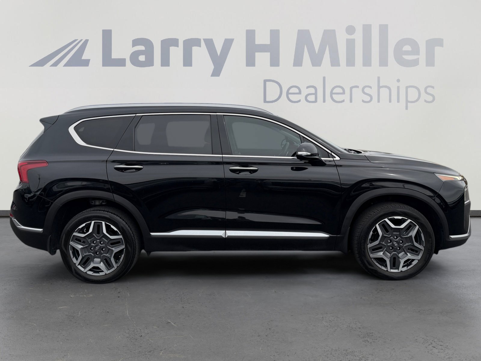 Certified 2022 Hyundai Santa Fe SEL Premium AWD/4WD image 6