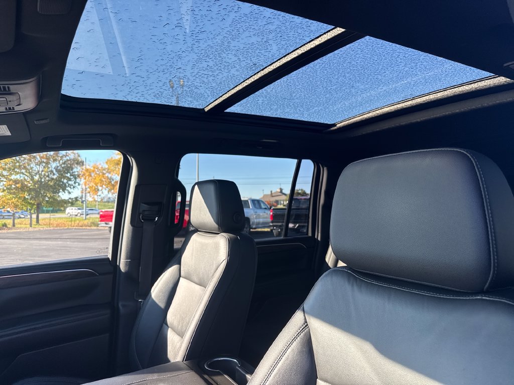 Used 2021 Chevrolet Suburban Z71 w/ Luxury Package AWD/4WD image 8