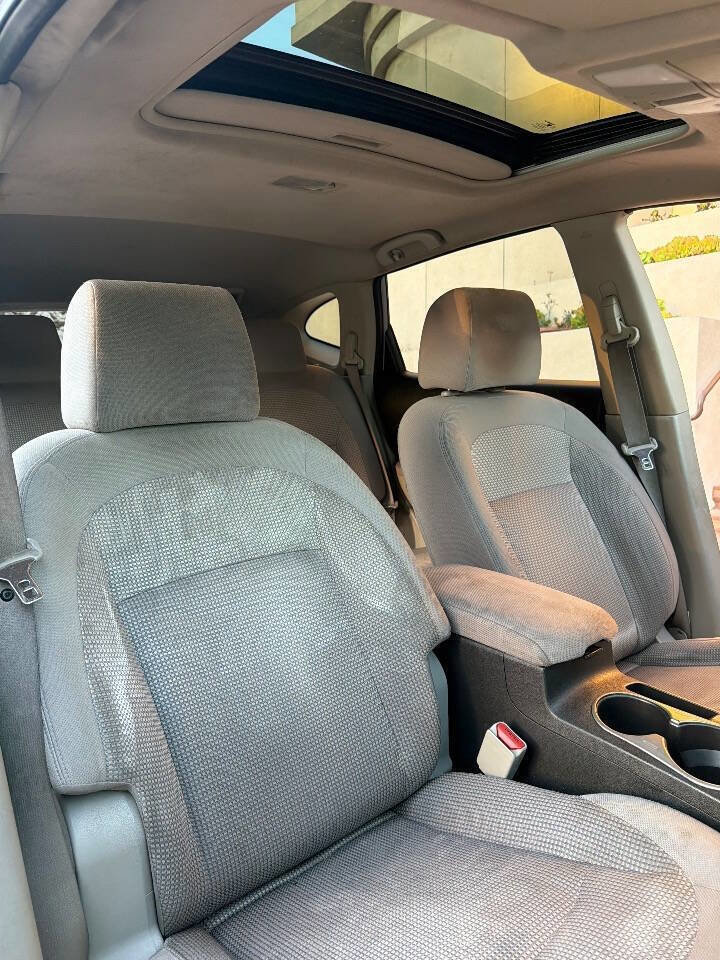 Used 2013 Nissan Rogue SV w/ Premium Pkg image 17