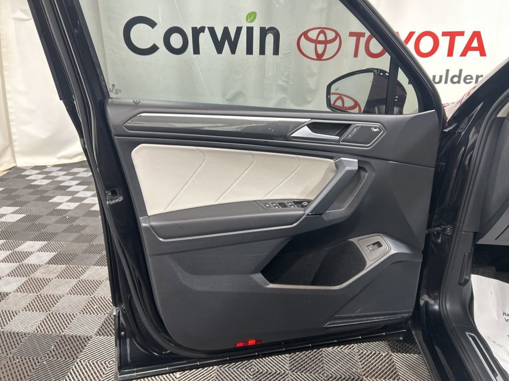 Used 2019 Volkswagen Tiguan SEL Premium w/ 3rd Row Seat Package image 21