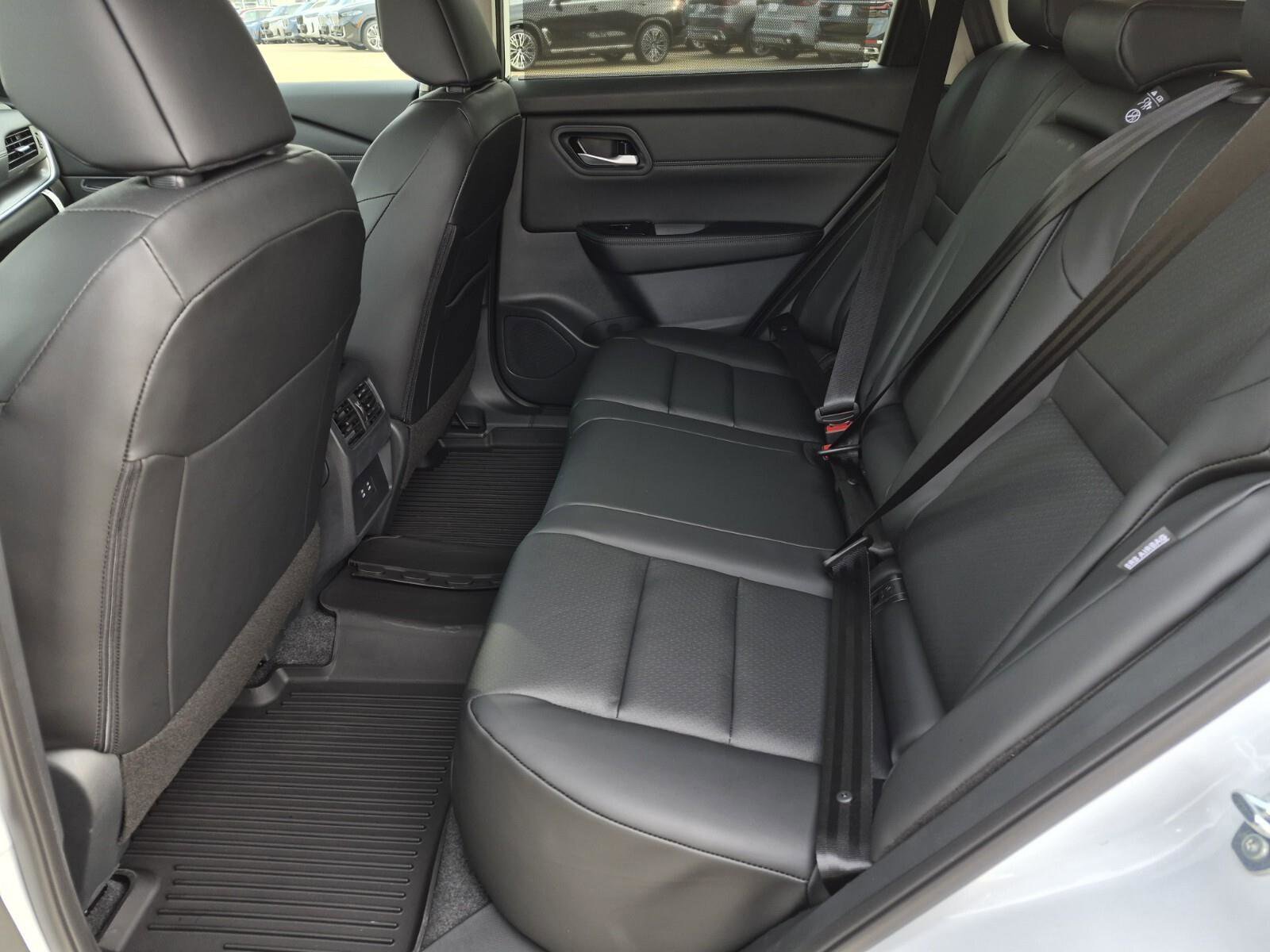 Used 2026 Nissan Rogue SV w/ SV Premium Package image 26