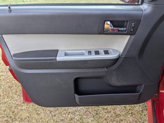 Used 2010 Mercury Mariner Premier image 12