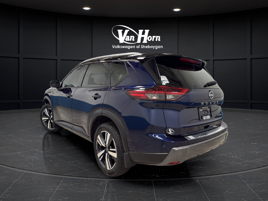 Used 2025 Nissan Rogue SL AWD/4WD image 5