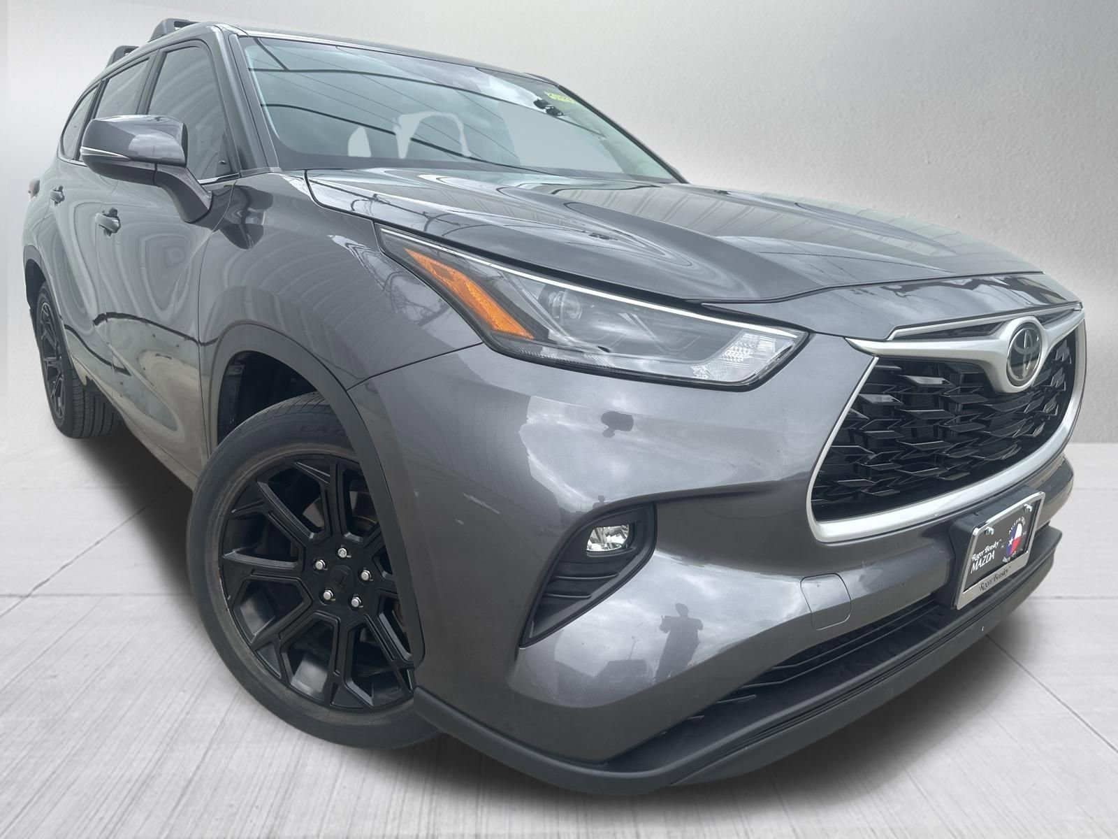 Used 2023 Toyota Highlander LE image 3