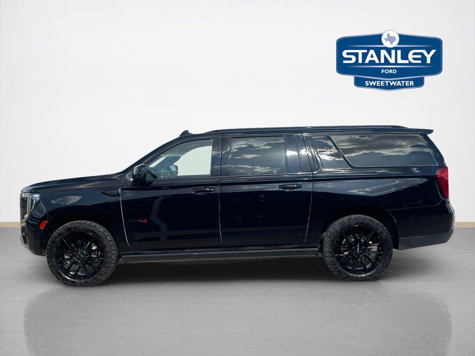 Used 2024 GMC Yukon XL AT4 w/ AT4 Premium Package AWD/4WD image 4