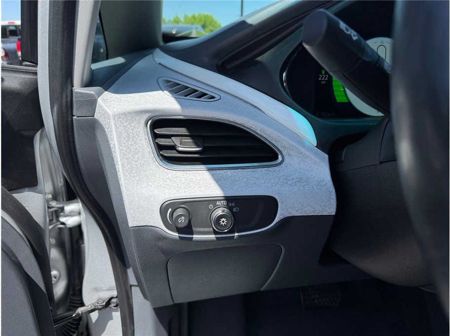 Used 2018 Chevrolet Bolt Premier w/ Driver Confidence II Package FWD image 22