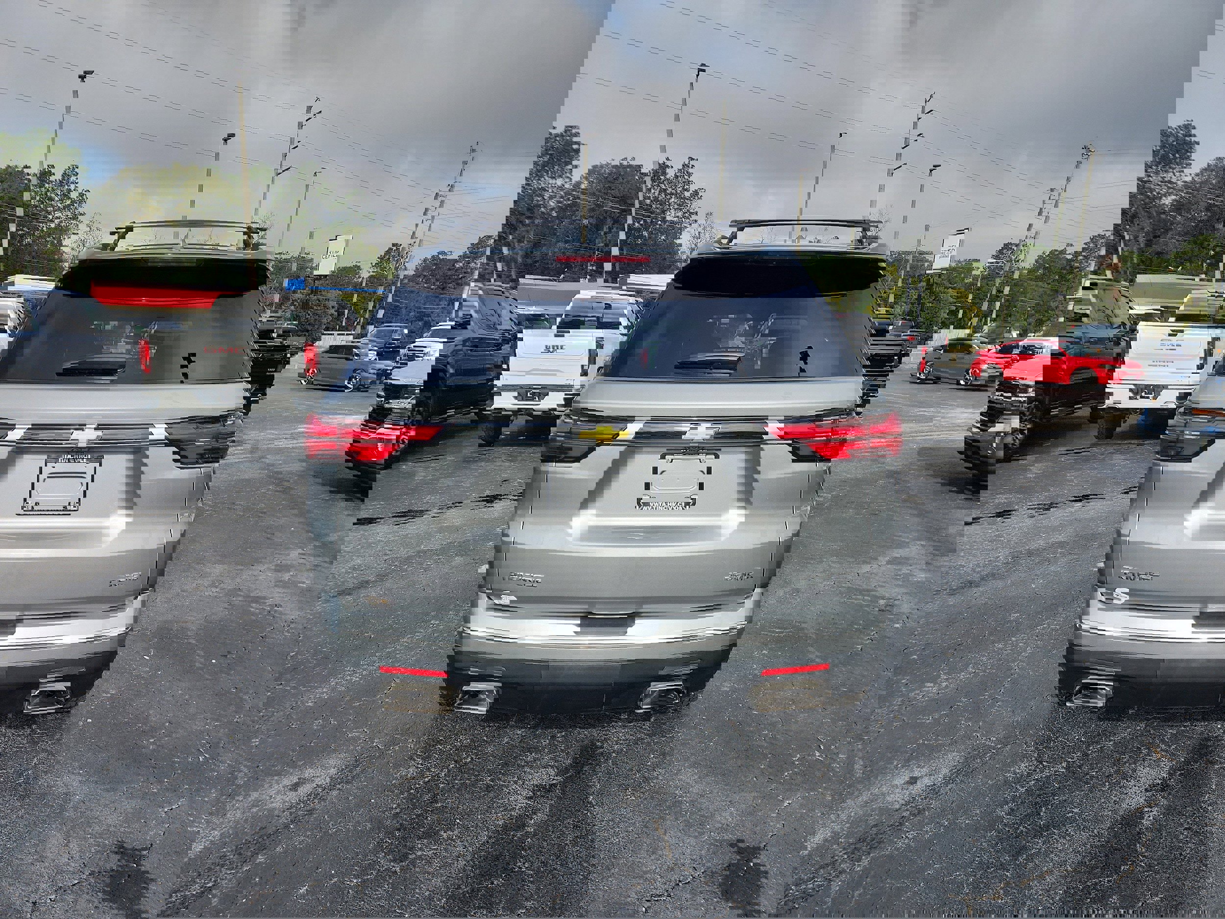 Used 2023 Chevrolet Traverse Premier w/ LPO, Cargo Package image 4